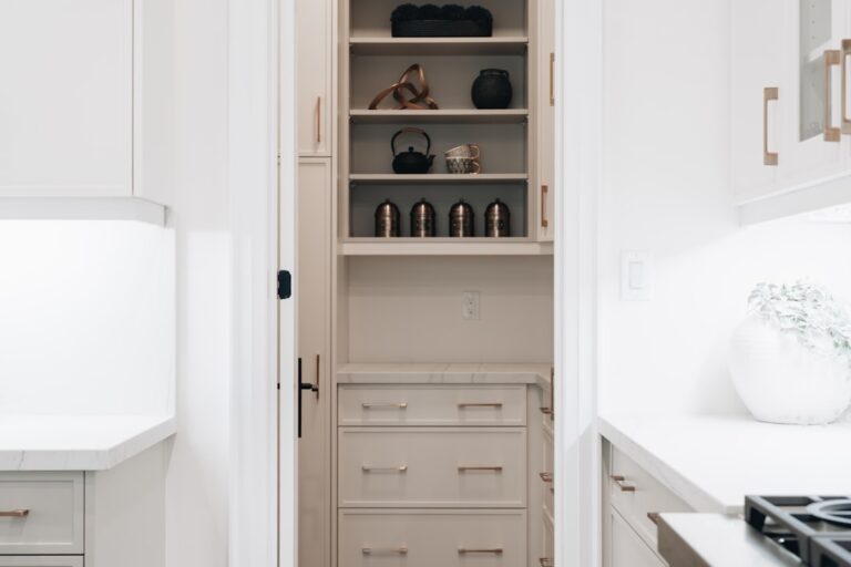 How to Create a Functional and Stylish Storage System
